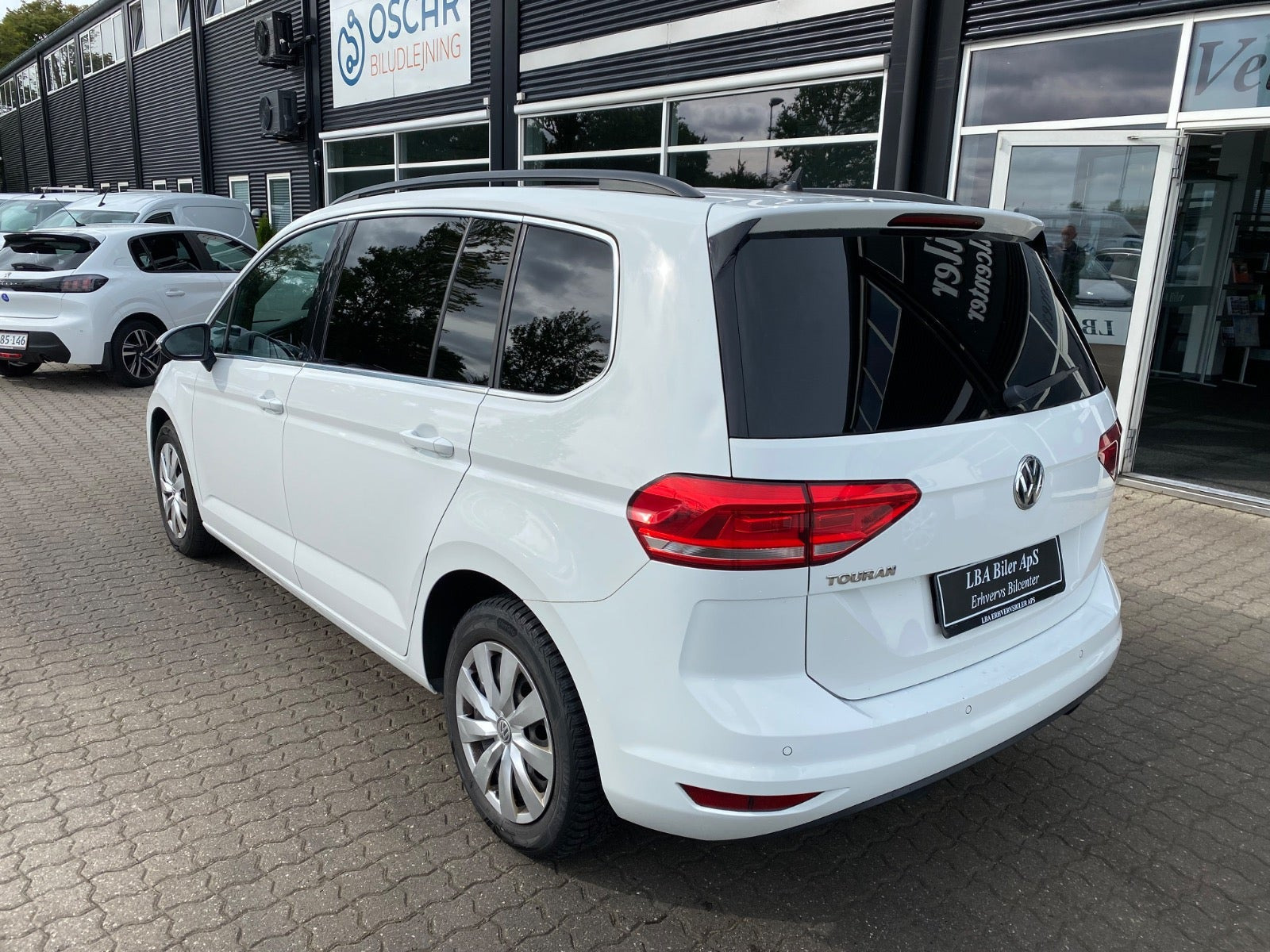 Hvid VW Touran fra 2020