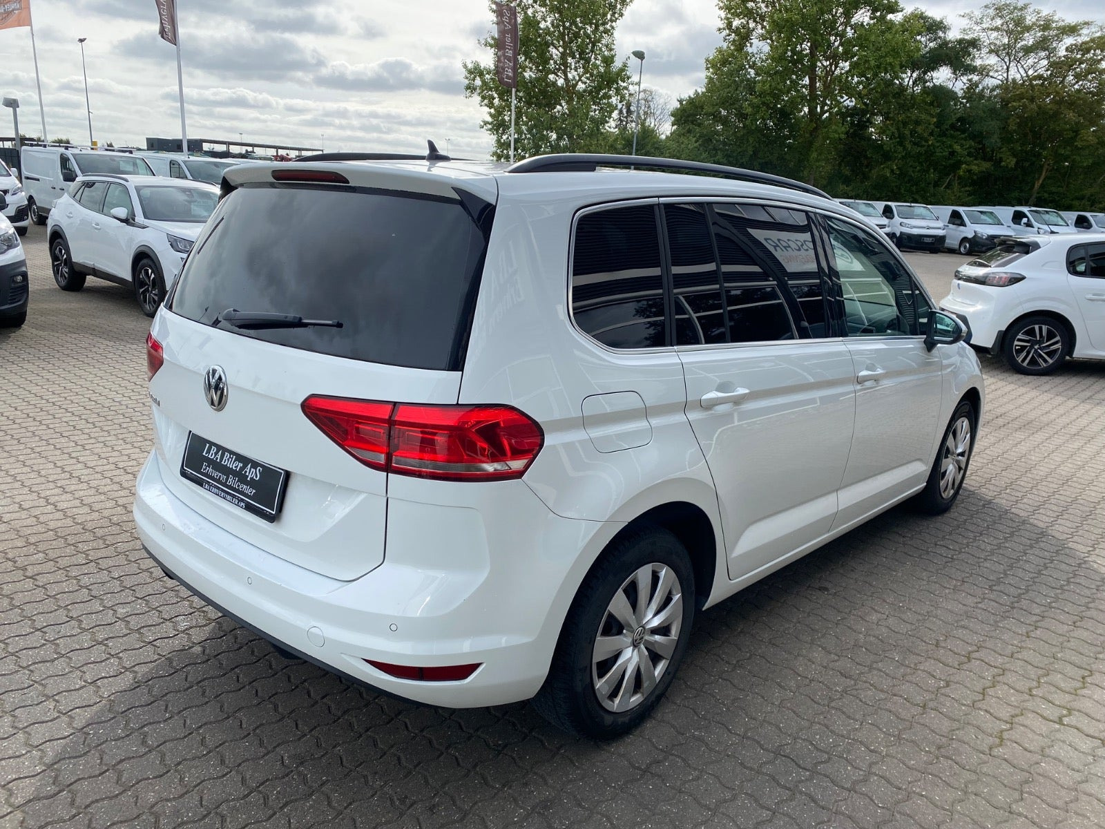 Hvid VW Touran fra 2020