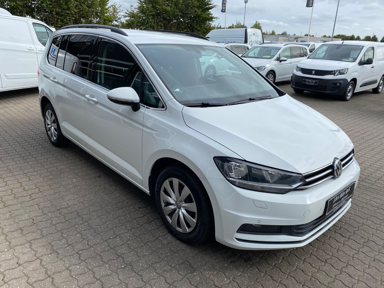 Hvid VW Touran fra 2020