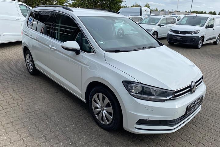 Hvid VW Touran fra 2020