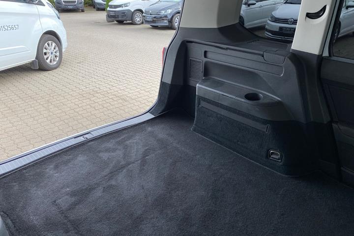 Hvid VW Touran fra 2020
