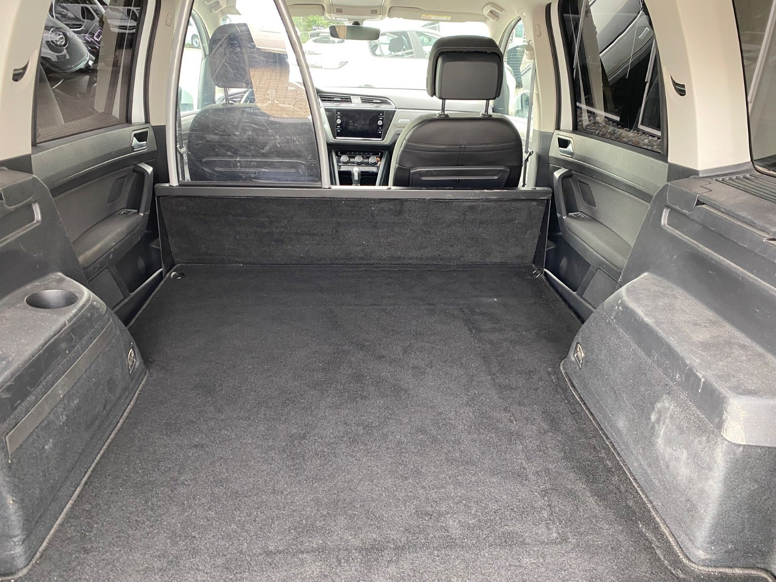 Hvid VW Touran fra 2020