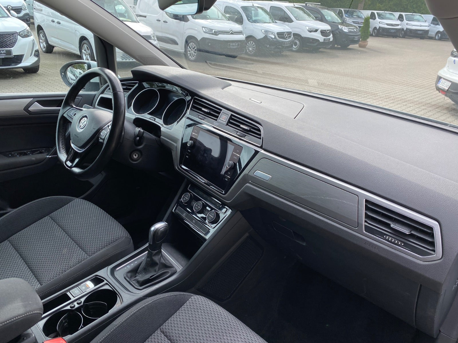 Hvid VW Touran fra 2020