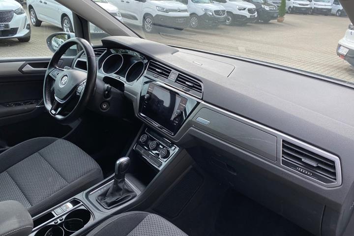 Hvid VW Touran fra 2020