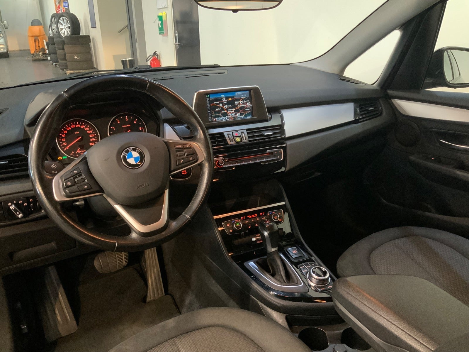 Sort BMW 220d fra 2017