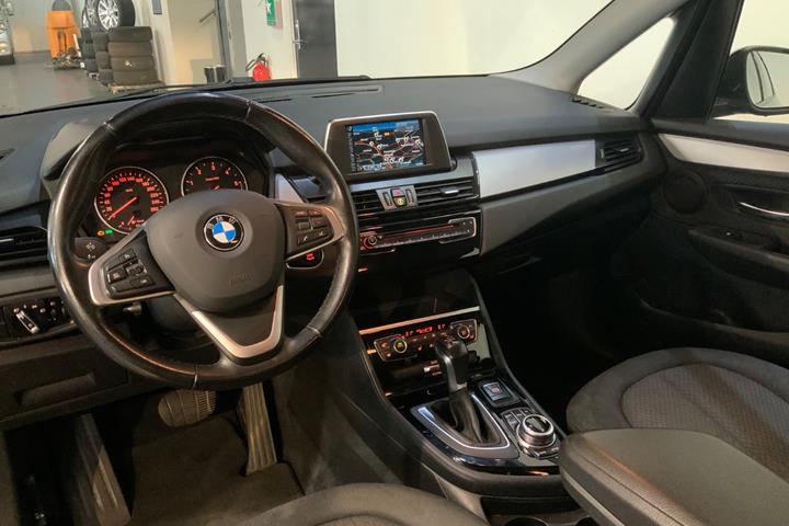 Sort BMW 220d fra 2017