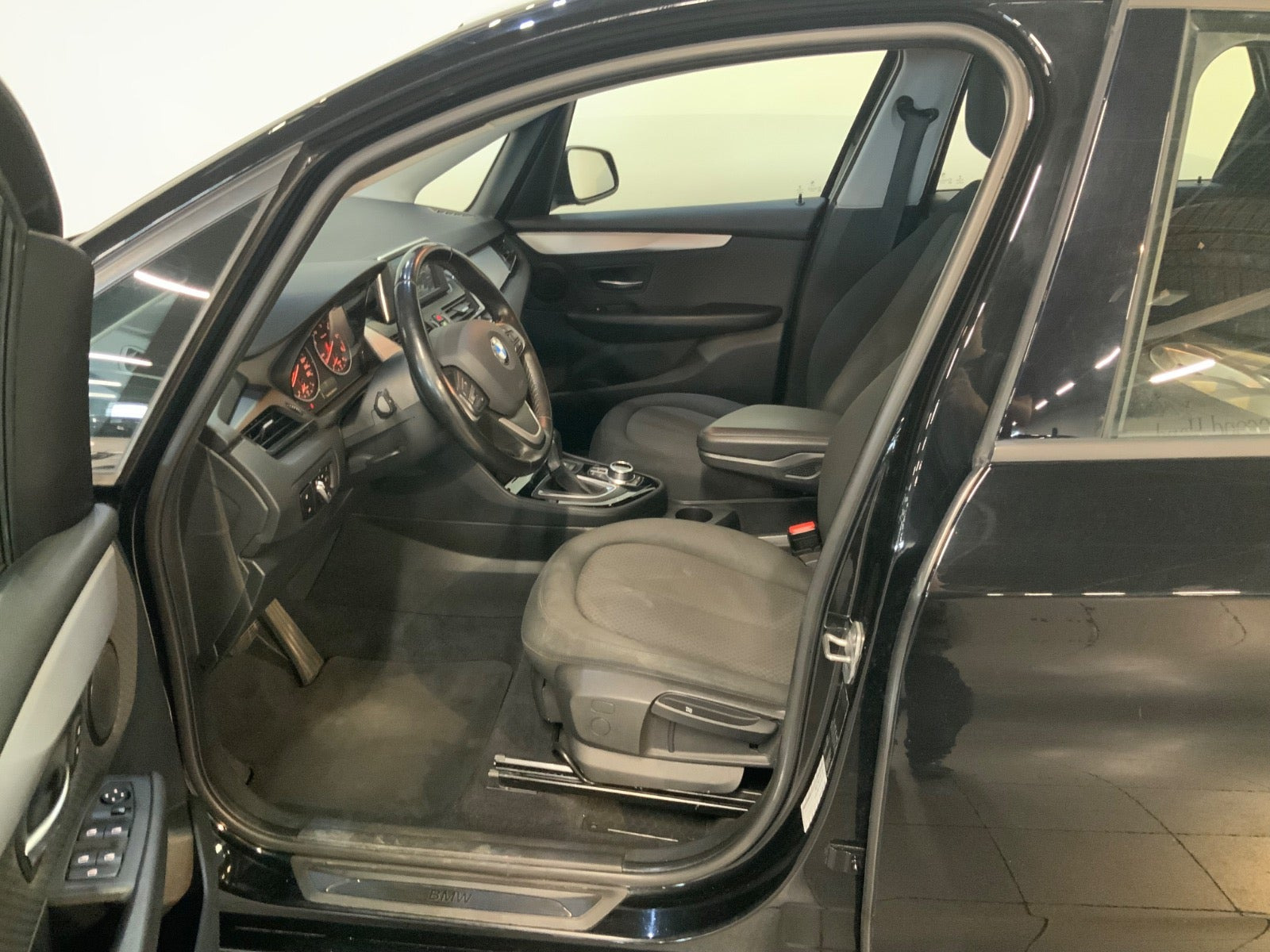 Sort BMW 220d fra 2017