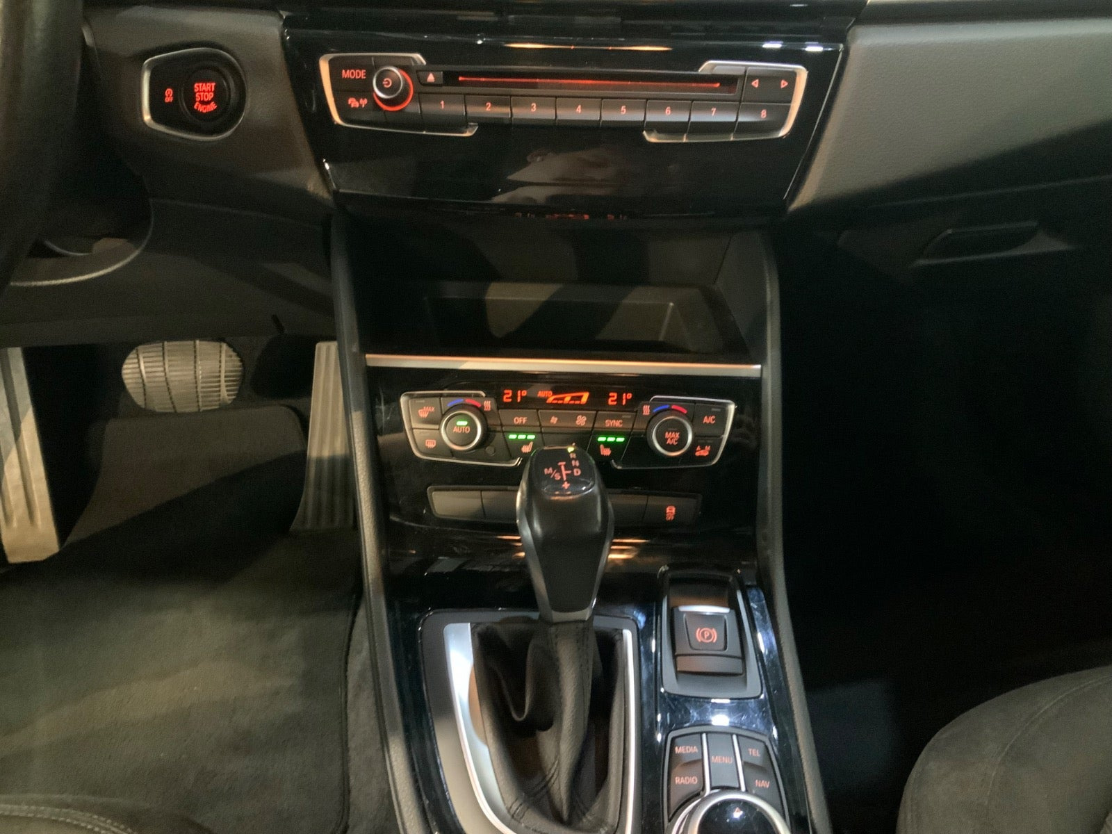 Sort BMW 220d fra 2017