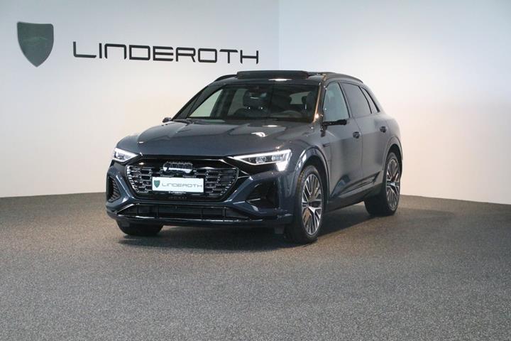 Blå Audi Q8 e-tron fra 2024