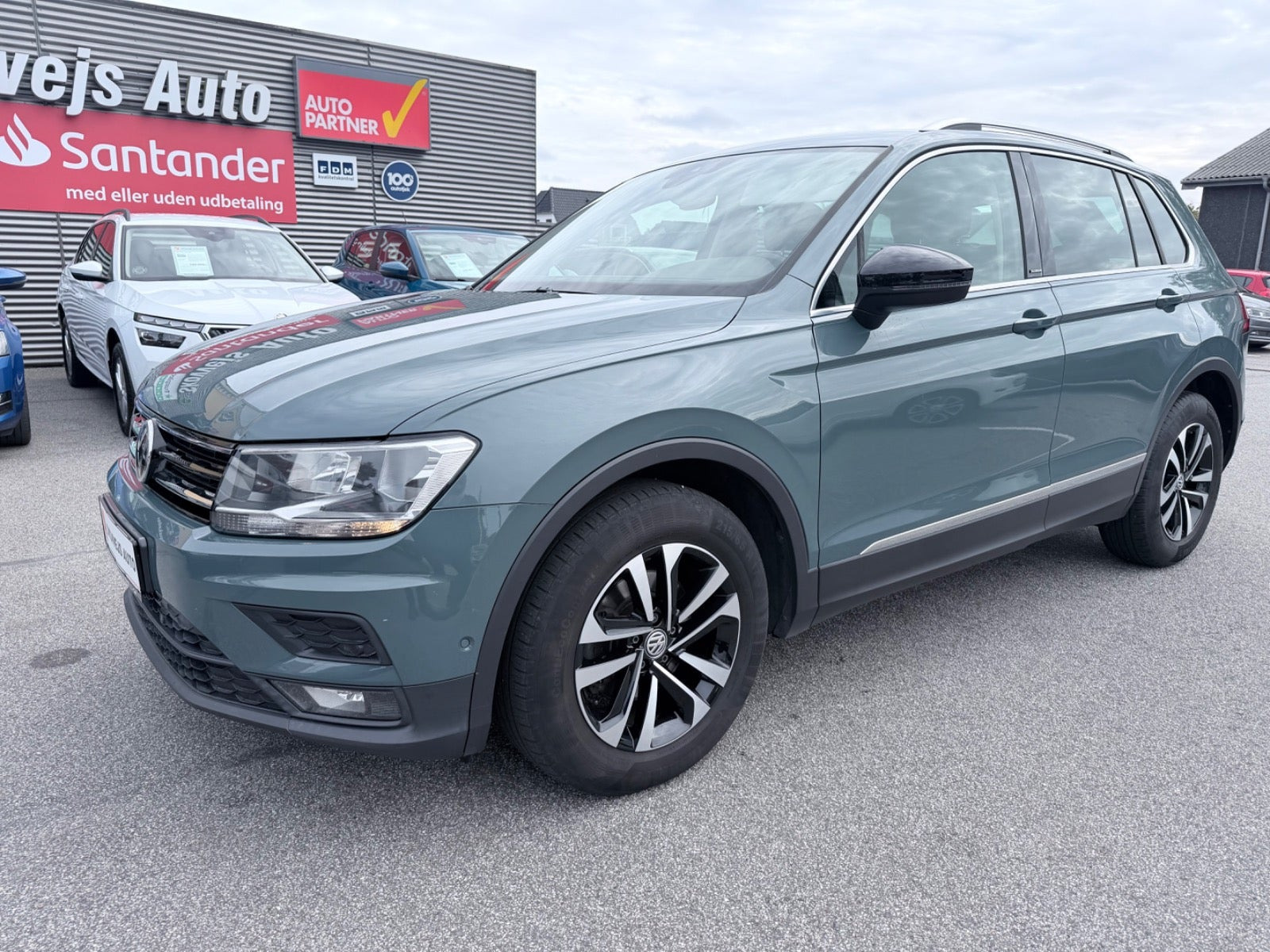 Grå VW Tiguan fra 2019