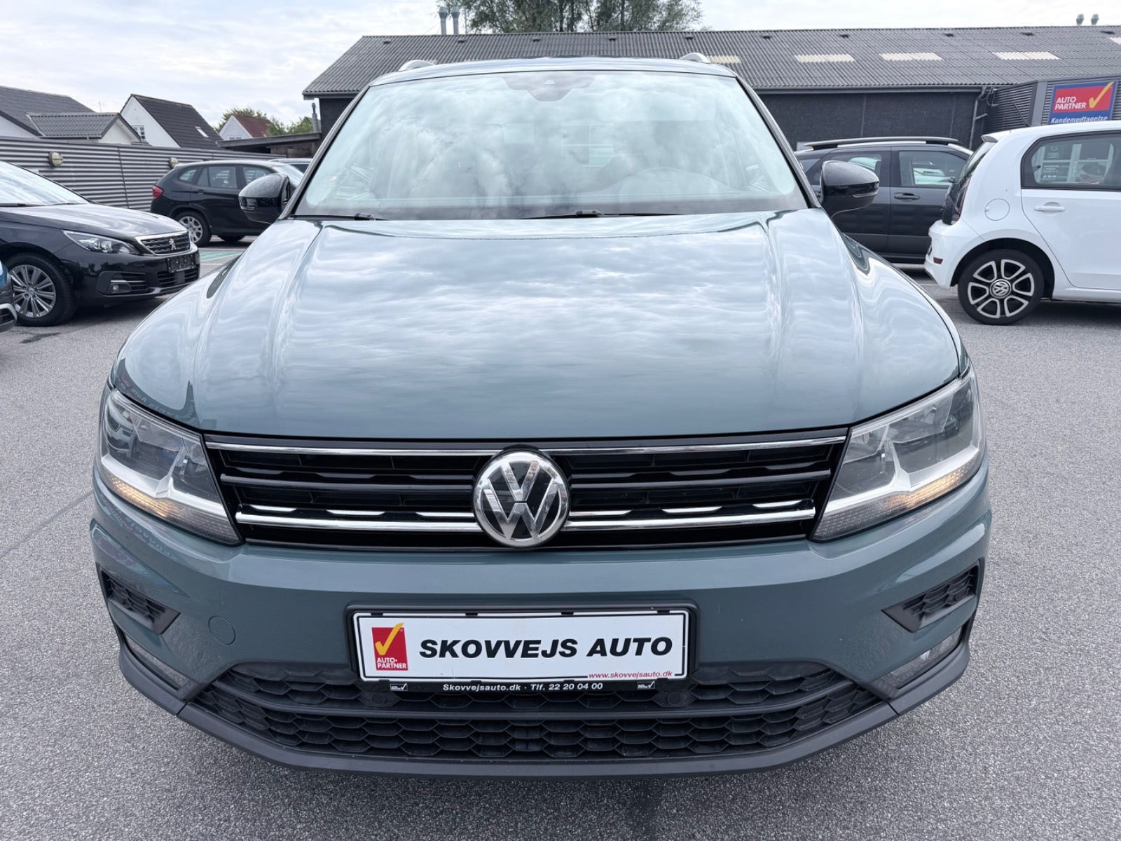 Grå VW Tiguan fra 2019