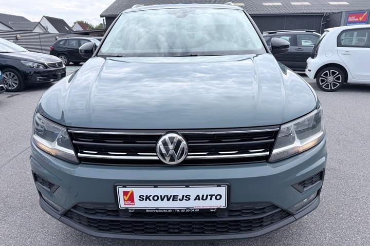 Grå VW Tiguan fra 2019
