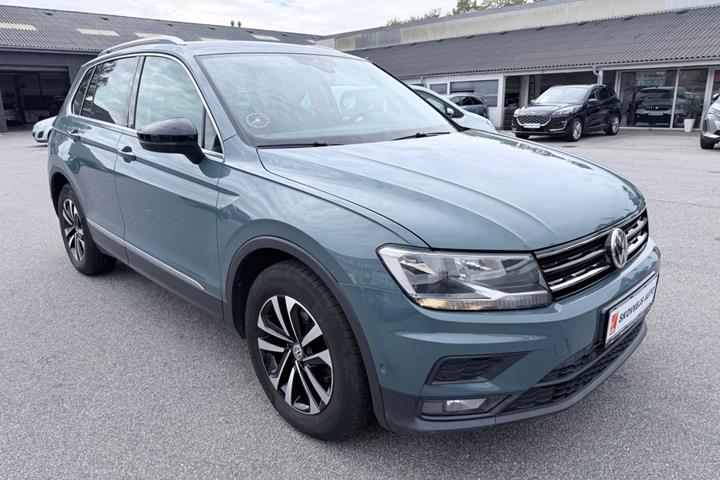 Grå VW Tiguan fra 2019