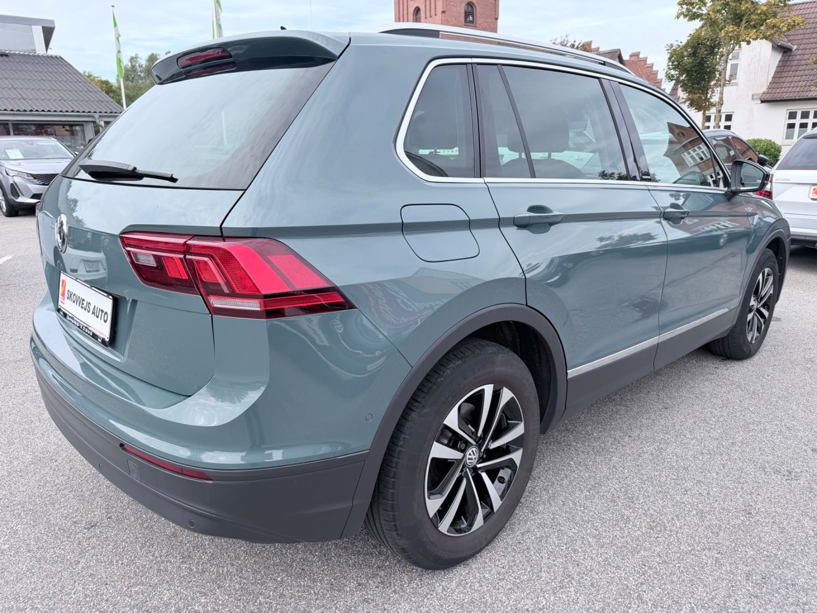 Grå VW Tiguan fra 2019