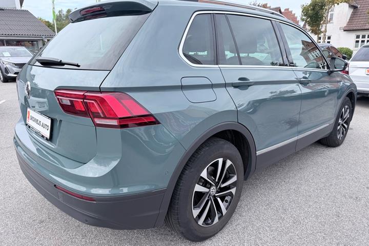 Grå VW Tiguan fra 2019