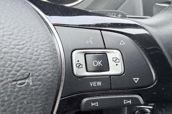 Grå VW Tiguan fra 2019