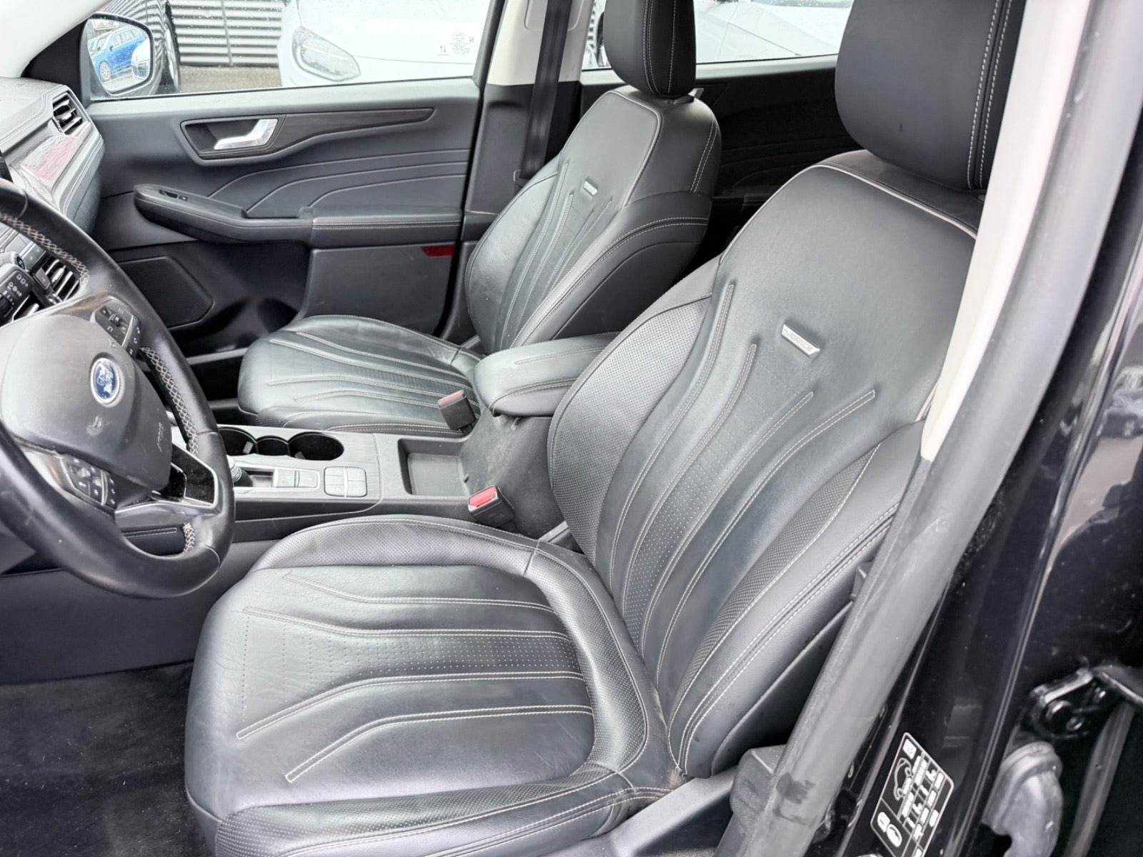 Sort Ford Kuga fra 2021