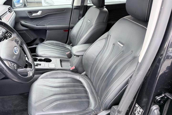Sort Ford Kuga fra 2021