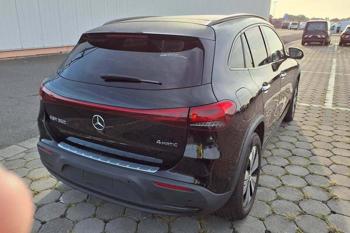 Sort Mercedes EQA350 fra 2023