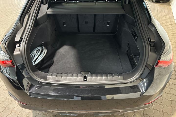 Sort BMW i4 fra 2023