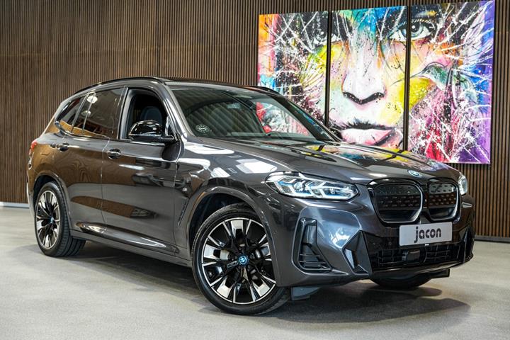 Grå BMW iX3 fra 2022