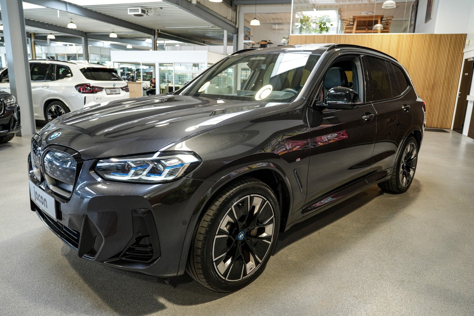 Grå BMW iX3 fra 2022