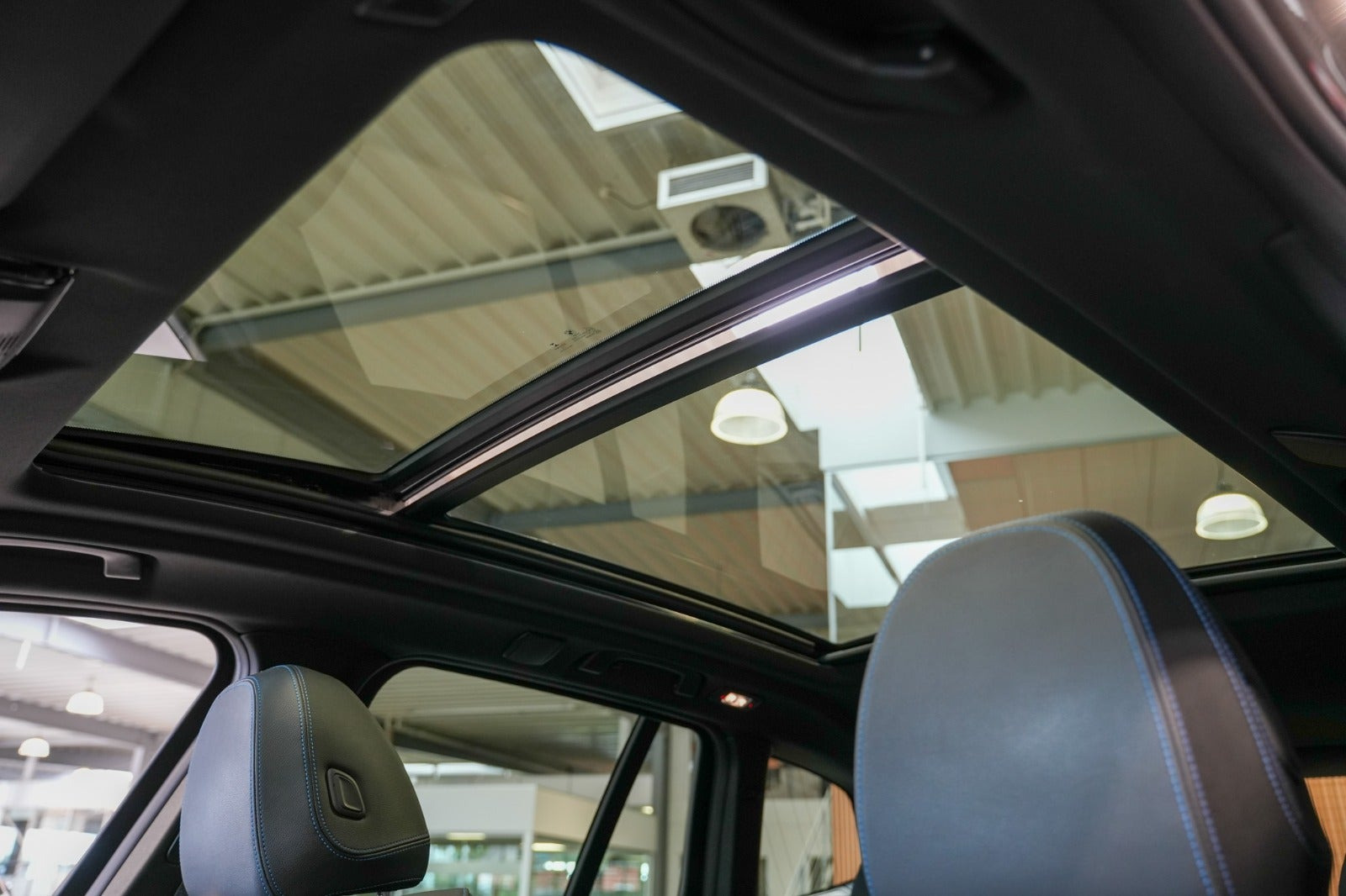 Grå BMW iX3 fra 2022