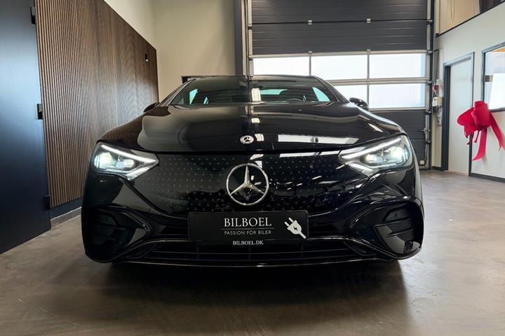 Sort Mercedes EQE350+ fra 2025