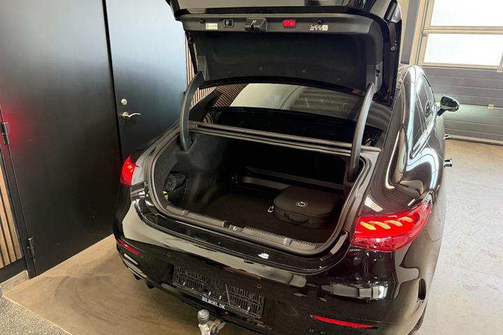 Sort Mercedes EQE350+ fra 2025