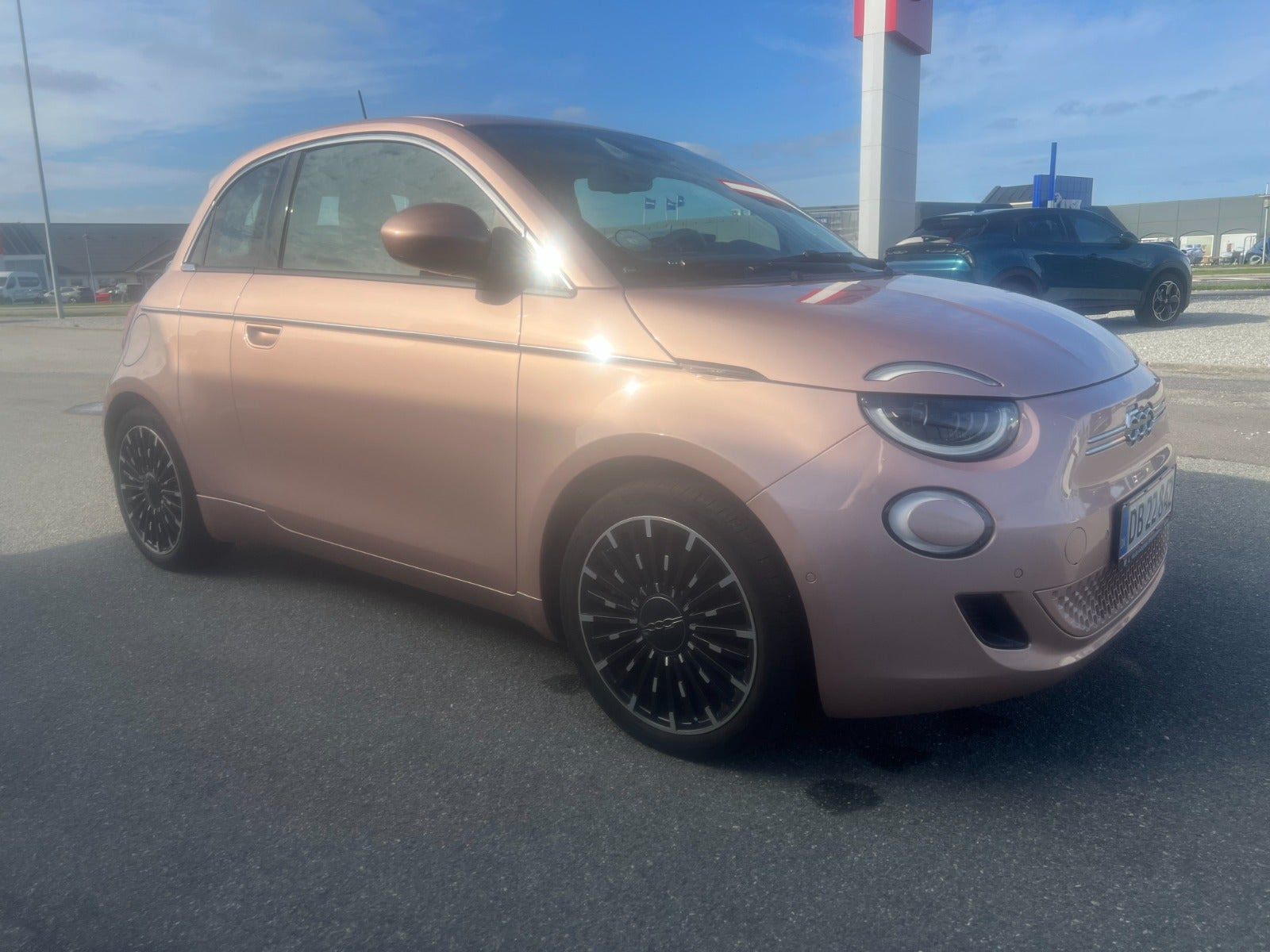 Grå Fiat 500e fra 2020