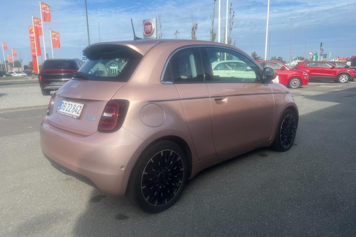 Grå Fiat 500e fra 2020