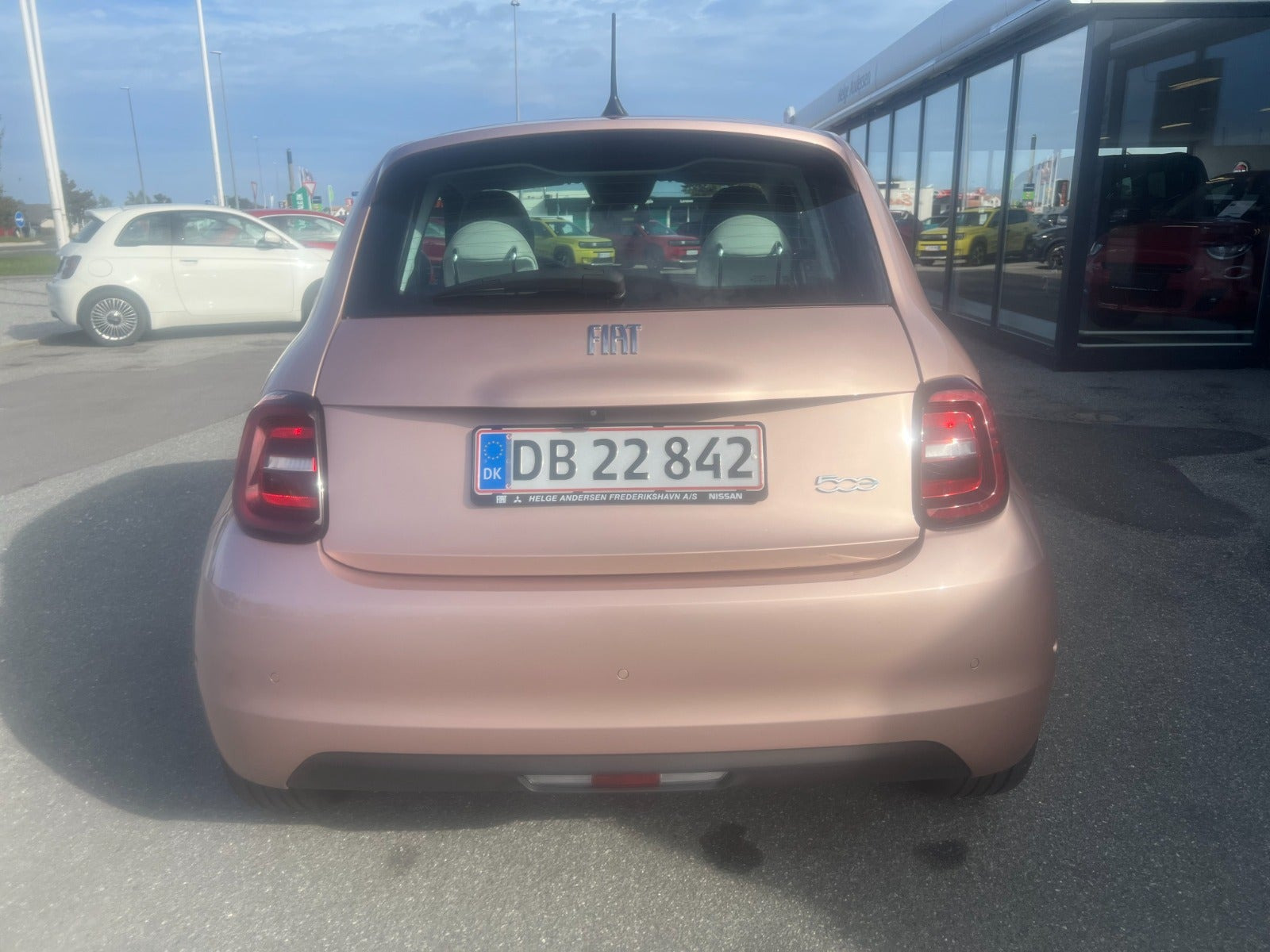 Grå Fiat 500e fra 2020