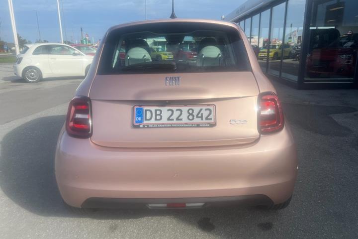 Grå Fiat 500e fra 2020