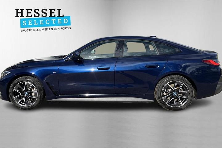 Blå BMW i4 fra 2023