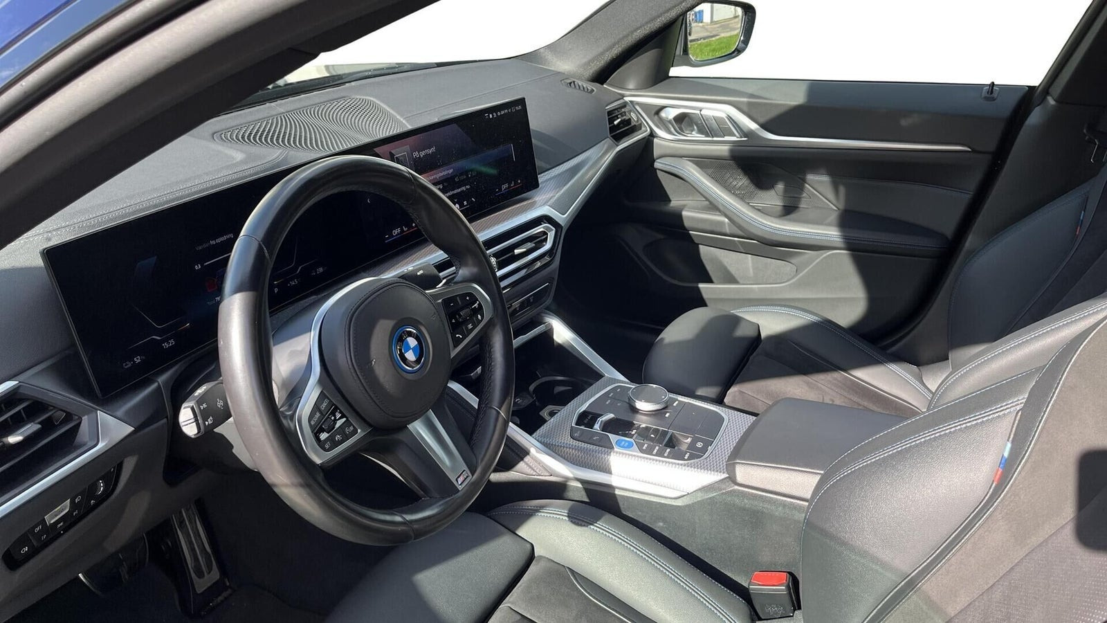 Blå BMW i4 fra 2023