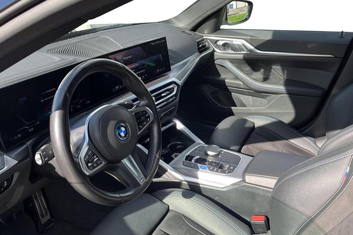 Blå BMW i4 fra 2023