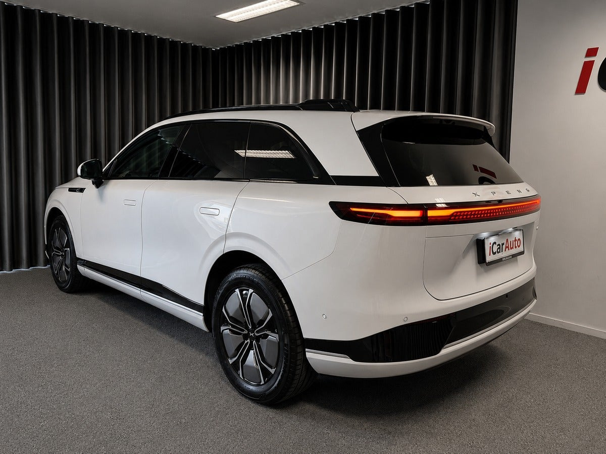 Hvid Xpeng G9 fra 2023