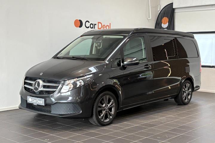 Grå Mercedes V220 d fra 2022