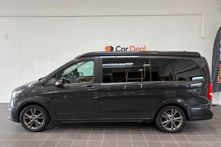 Grå Mercedes V220 d fra 2022
