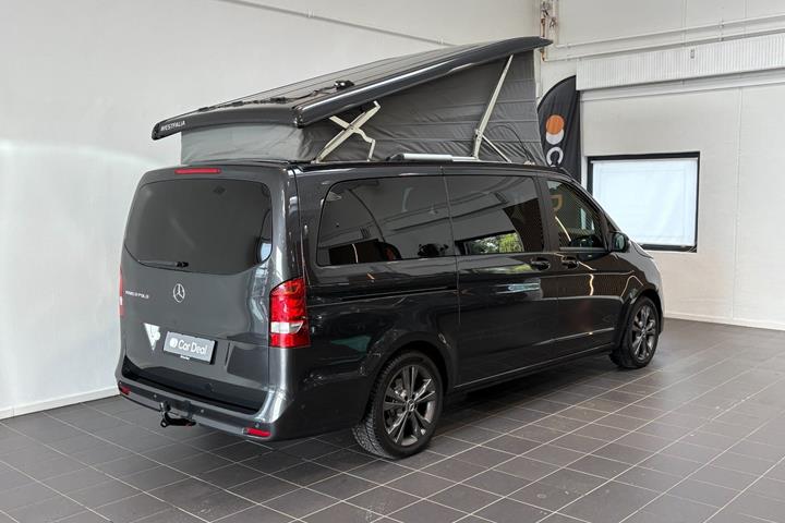 Grå Mercedes V220 d fra 2022