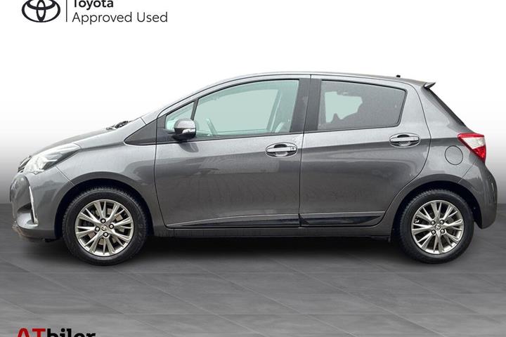 Grå Toyota Yaris fra 2017