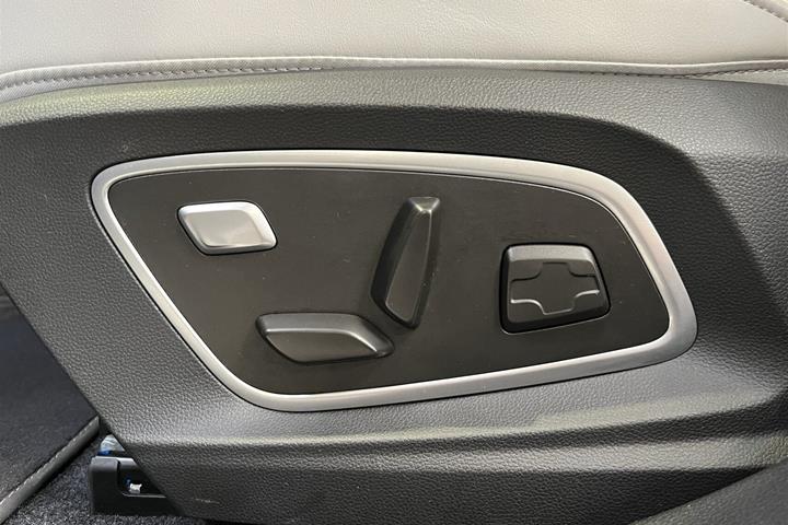 Hvid Renault Scénic fra 2024