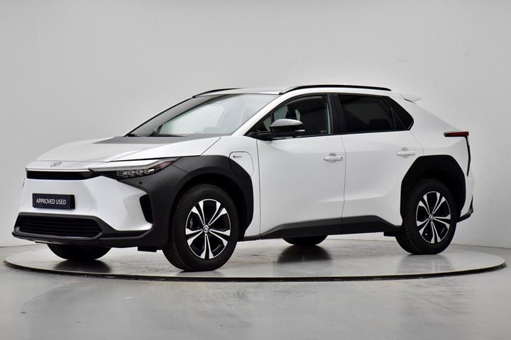 Hvid Toyota BZ4X fra 2024