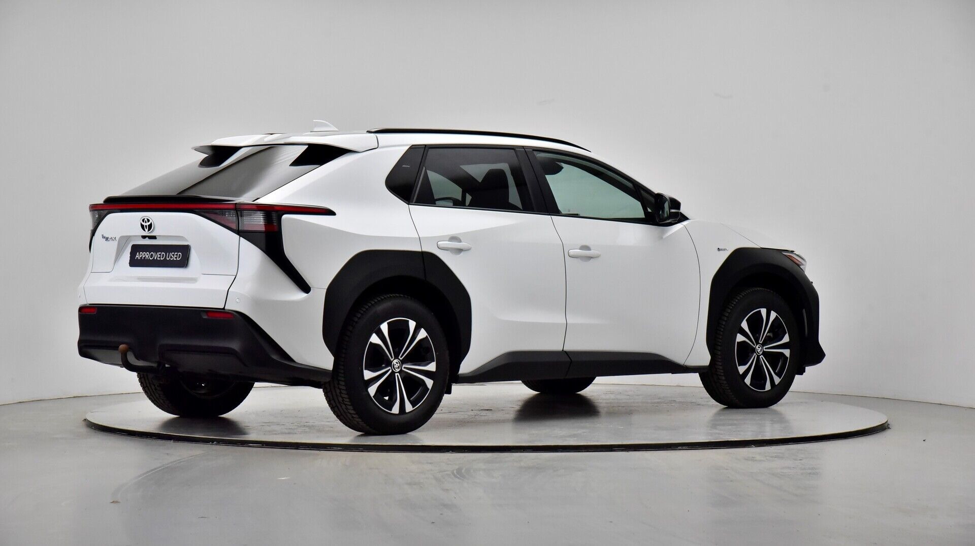 Hvid Toyota BZ4X fra 2024