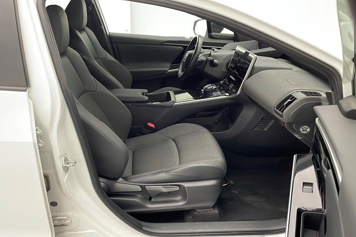 Hvid Toyota BZ4X fra 2024