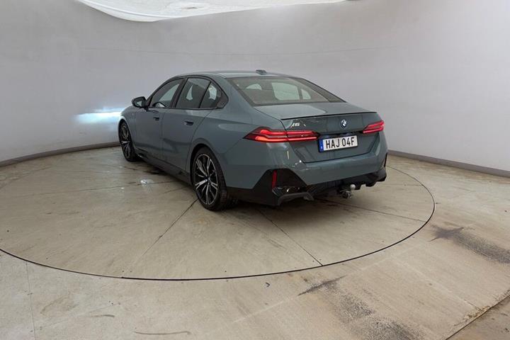 Grøn BMW i5 fra 2024