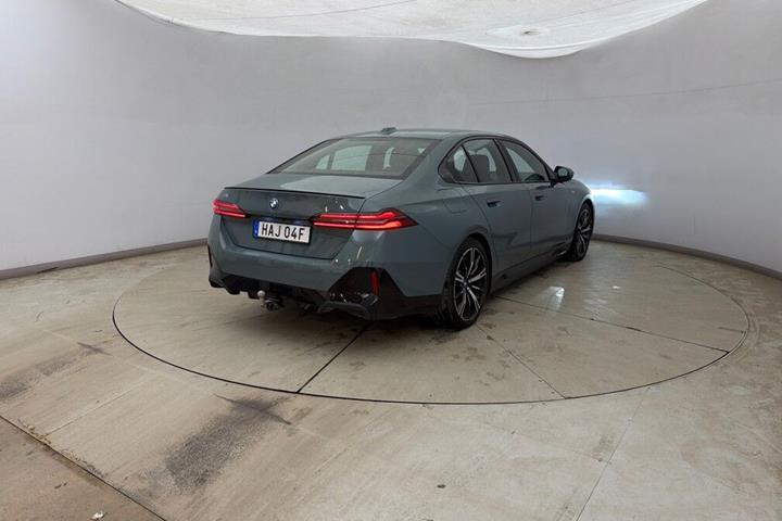 Grøn BMW i5 fra 2024