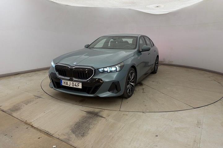 Grøn BMW i5 fra 2024