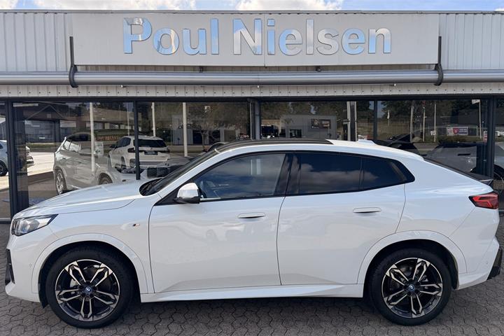 Hvid BMW iX2 fra 2025