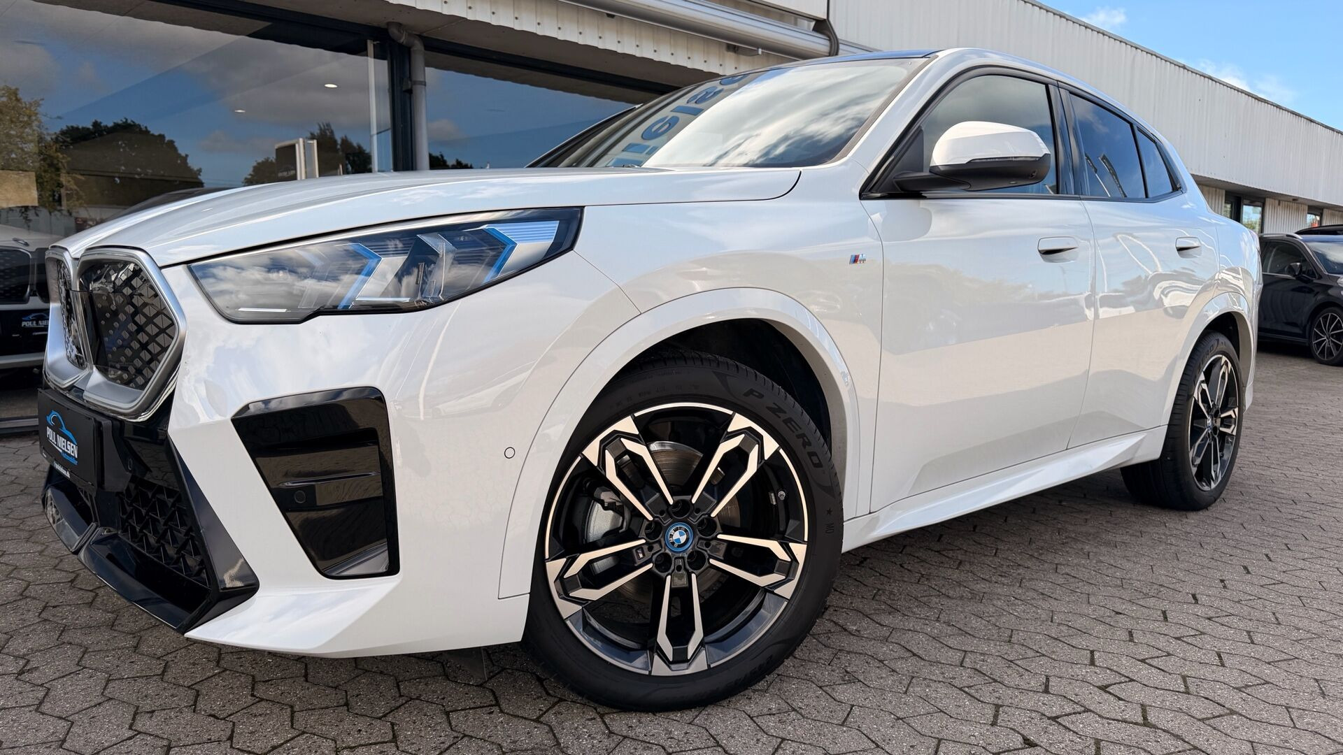 Hvid BMW iX2 fra 2025